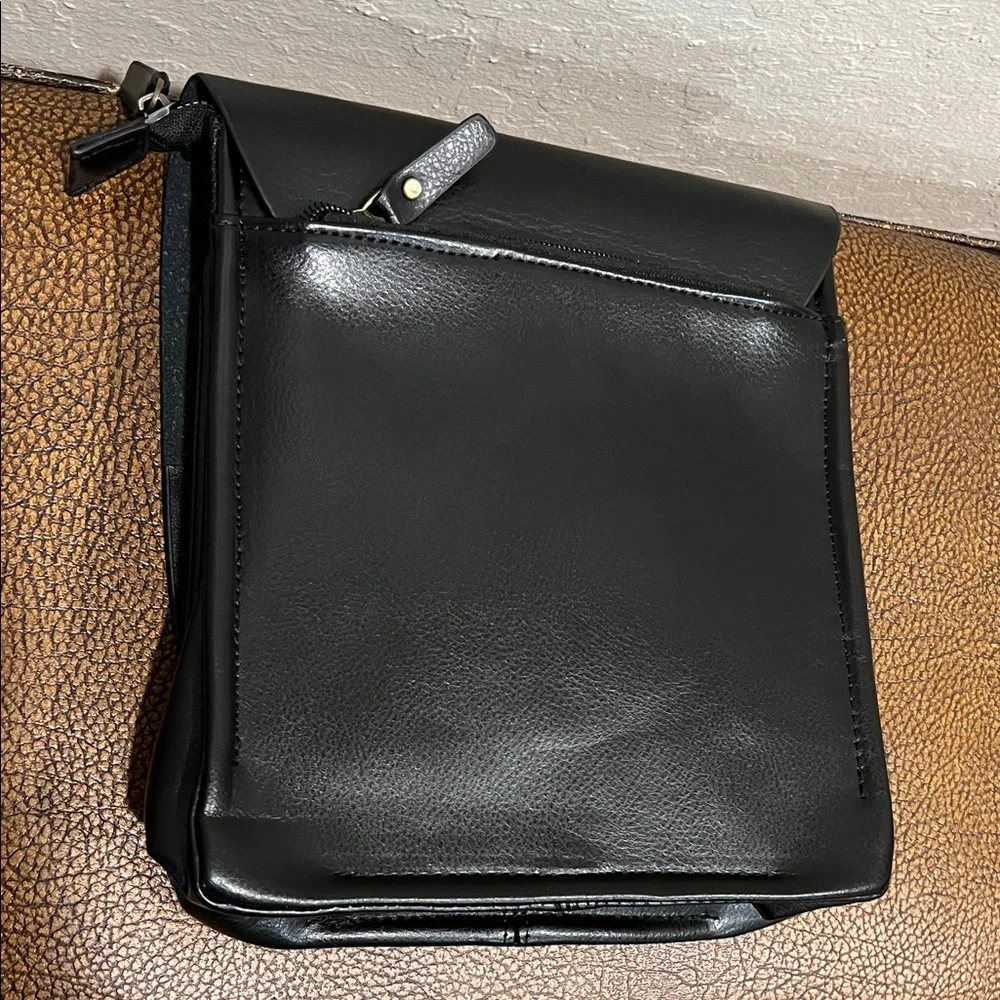 Like New Polo Videng Black Leather like Messenger Bag with 4 Zipper areas!